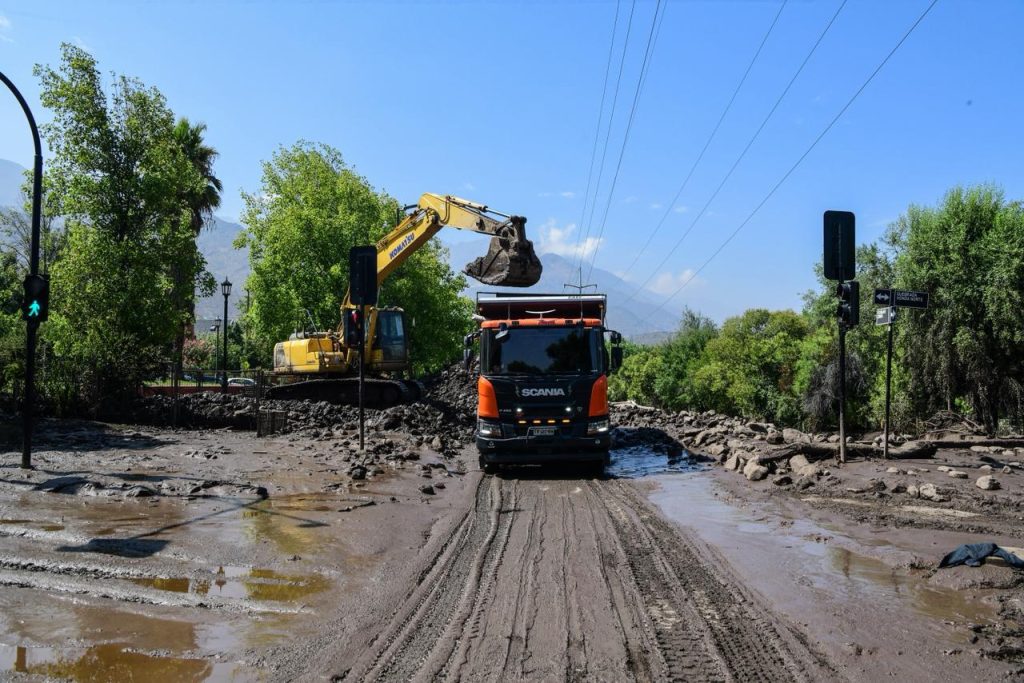 Los equipos se desplegaron para ir en apoyo de los vecinos.